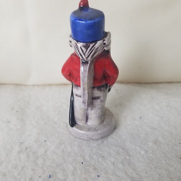 Vntg GOEBEL W GERMANY 13 902-09 CHRISTMAS NUTCRACKER SOLDIER FIGURINE initialed - Picture 3 of 7